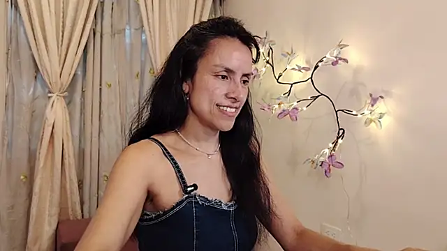 Онлайн чат XXX Bella_Exhibition