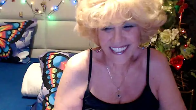 HappyWomanOn Webcam Show