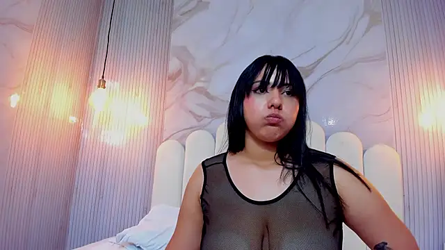Kendall_curves élő XXX-chatje