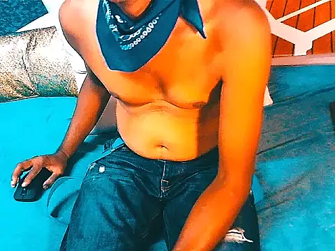 Webkamerová show IndianHunk01