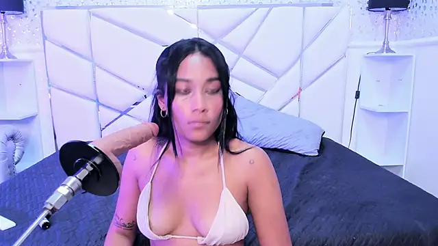 Horny_Brunette_のライブXXXチャット