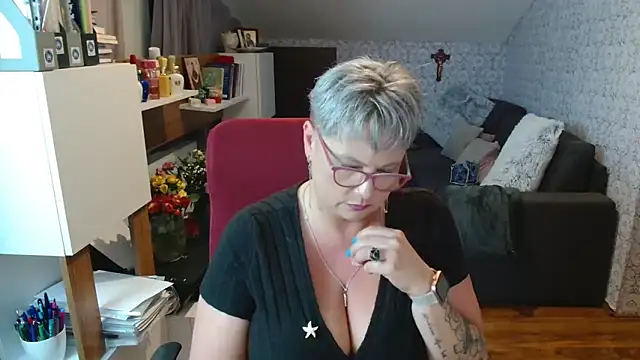 bigtits4you élő XXX-chatje
