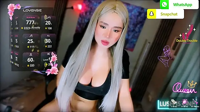 xBigSurpriseLorainex's Webcam Show