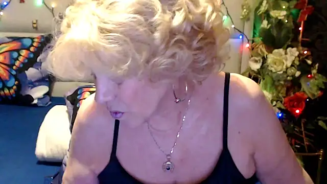 HappyWomanOn's Live XXX Chat
