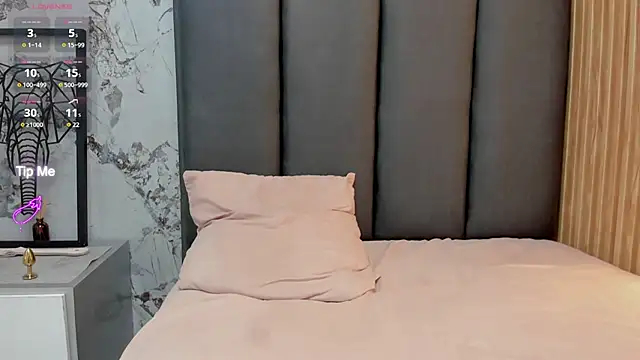 Živý XXX chat SHARLOTTE_SUITTE