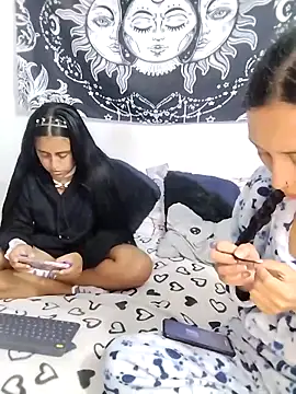 emily_n_abby élő XXX-chatje