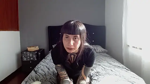 Emilia_1995 Live XXX-Chat