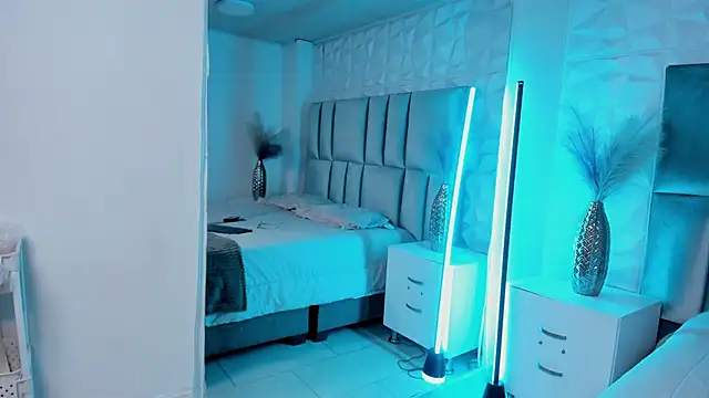 HollyPeach Live XXX-Chat