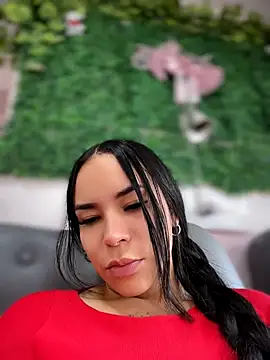 Naatalia 在線直播表演