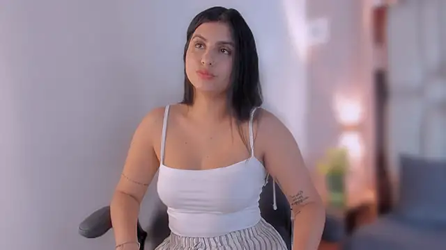 Luu_Princess Adlı Modelin Canlı XXX Sohbeti