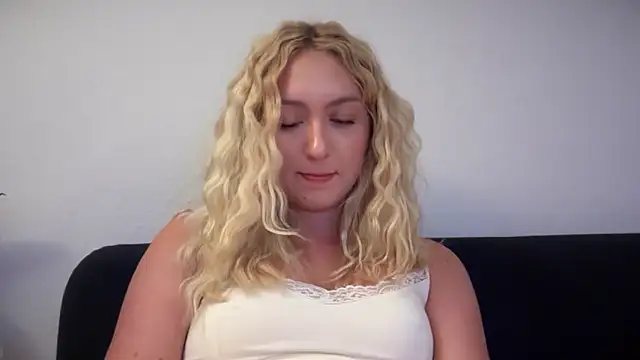Kitty_Swetty Adlı Modelin Web Kamerası Şovu