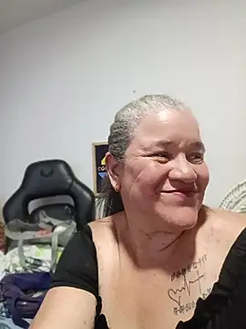 CheekySnowQueen_69 Adlı Modelin Canlı XXX Sohbeti