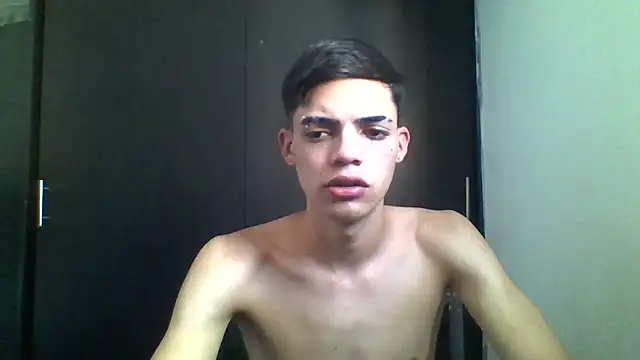 Latinos_2001 Pertunjukan Webcam