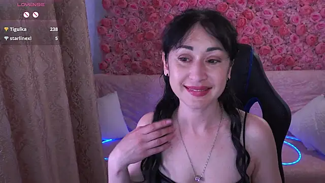 XXX chat uživo modela CarolinaaFoxyyy
