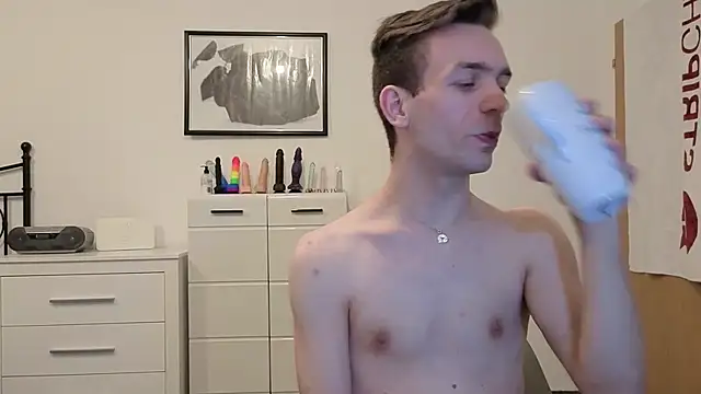 Show modela nick_subvyx na web-kameri