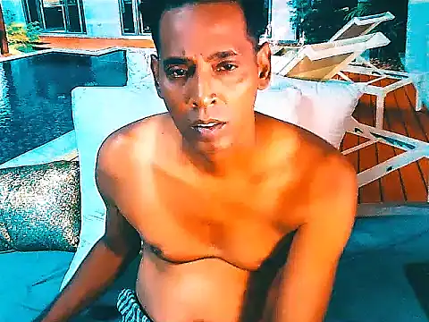 Czat XXX na żywo – IndianHunk01