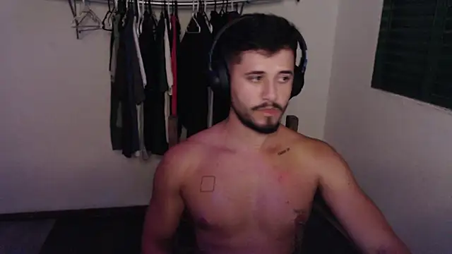 guzzfit's Live XXX Chat