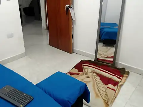 LAURA_Foxht: απευθείας συνομιλία ΧΧΧ