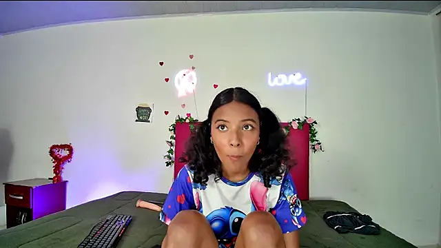 Chat +18 de Ellie_Cute7 ao vivo