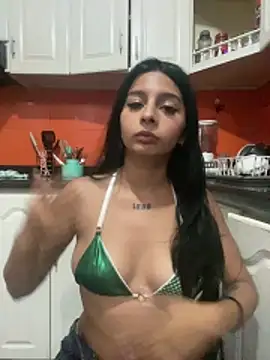 Emily_Cranfort Adlı Modelin Canlı XXX Sohbeti