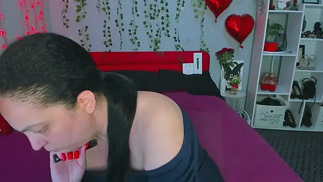 Show modela DarlingMilf na web-kameri