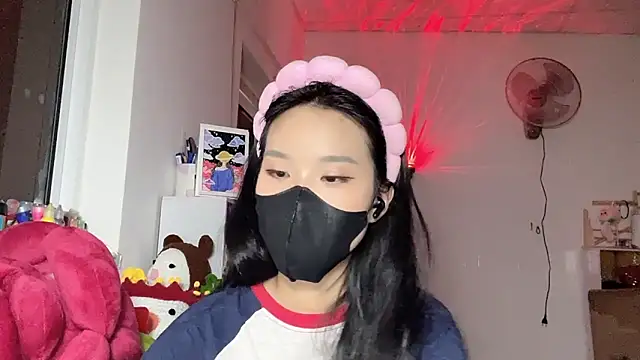 Tieu-May Adlı Modelin Canlı XXX Sohbeti