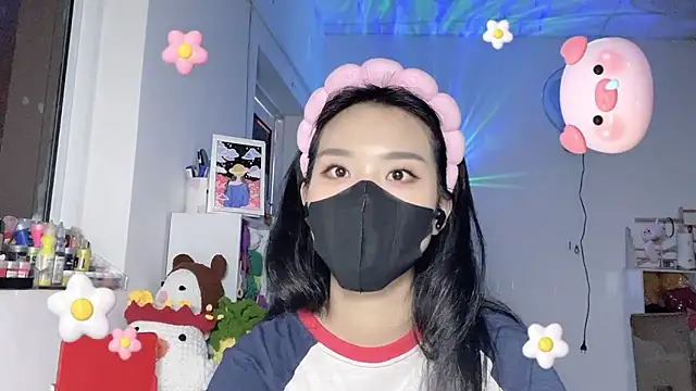 XXX chat uživo modela Tieu-May