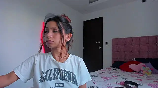 cora_22 Adlı Modelin Canlı XXX Sohbeti