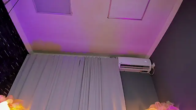 AmedeeaBanks' Live XXX Chat