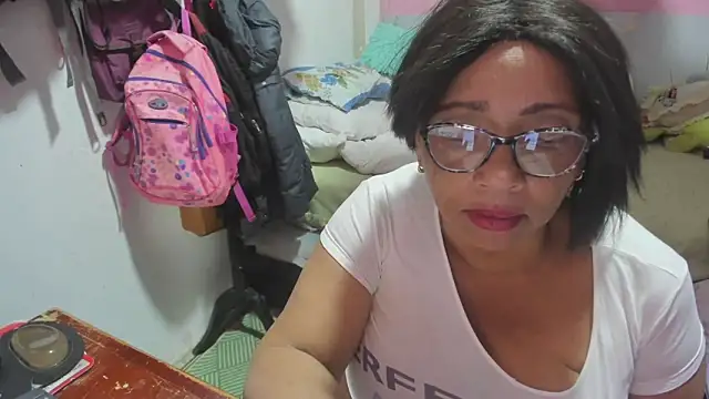 Mrs_mommy_ লাইভ XXX চ্যাট