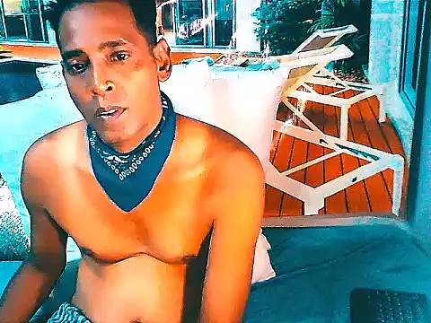 IndianHunk01のライブXXXチャット