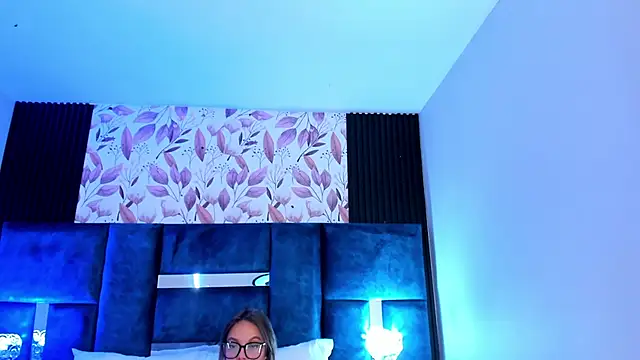 AmmyJones_ live XXX chat