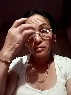 XXX chat uživo modela Cucci07