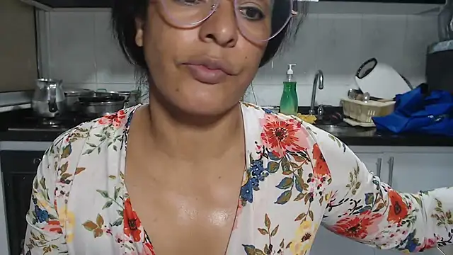 Chat +18 de kateleyagrey ao vivo