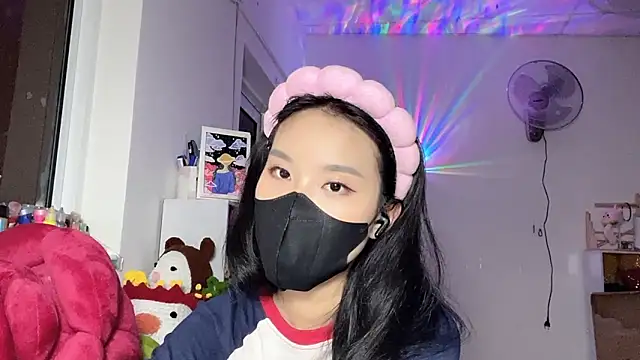 XXX chat uživo modela Tieu-May