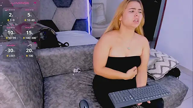 MikaelaStone Live XXX-Chat