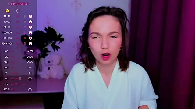 Chat XXX Live KindHazelHere_