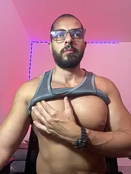 magnumchris Adlı Modelin Canlı XXX Sohbeti