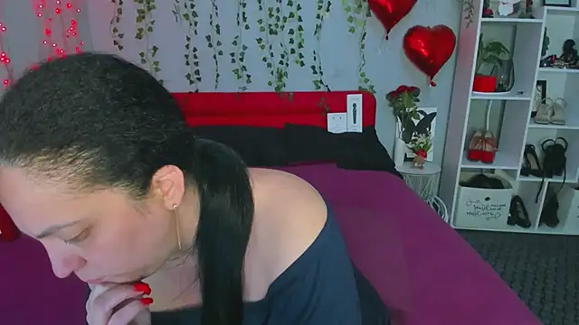Show modela DarlingMilf na web-kameri