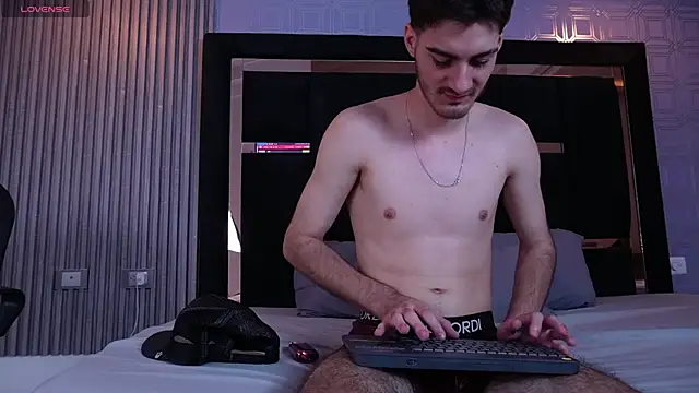 Enzo_Crown Live XXX-chat