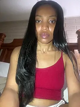 Queenkimi777 élő XXX-chatje