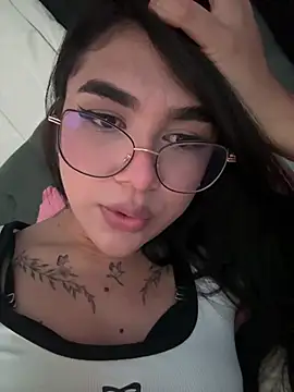 RoseCassie Adlı Modelin Canlı XXX Sohbeti