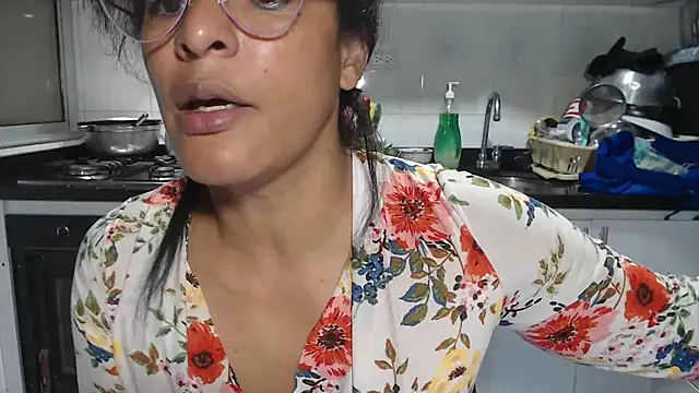 kateleyagrey's Live XXX Chat