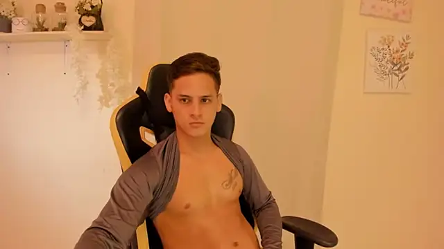 Show modela sexy_andres01 na web-kameri