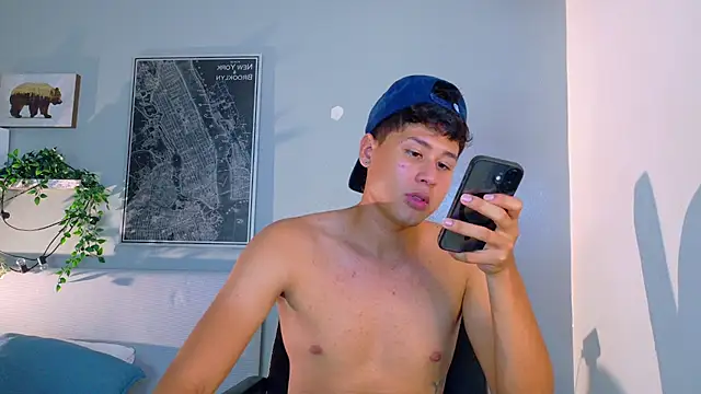 Show modela Raiden_boyy na web-kameri