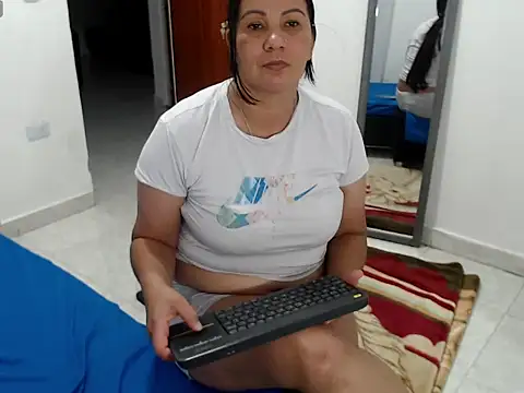 دردشة LAURA_Foxht الجنسية المباشرة