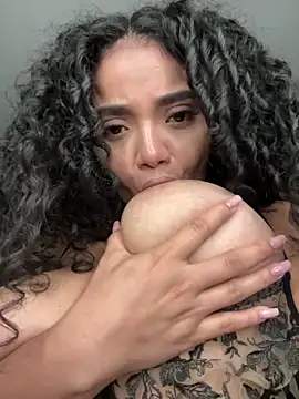 Curlyierr's Webcam Show