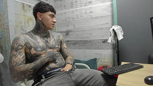 Chat +18 de Gury_tattoo ao vivo