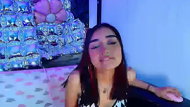 lala_cherry élő XXX-chatje