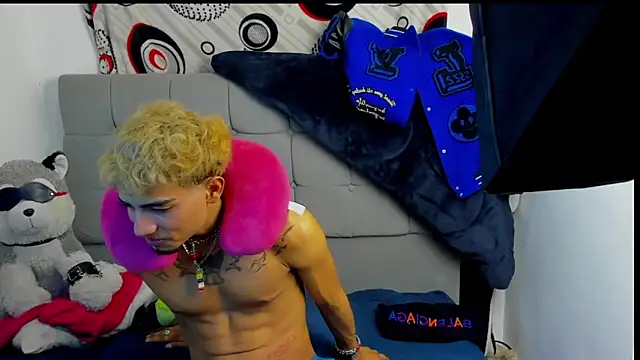 Show modela nick_acost na web-kameri